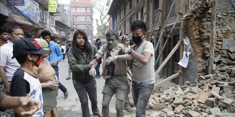 Εικόνες καταστροφής στο Νεπάλ από τον φονικό σεισμό