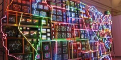 Ξεχάστε ό,τι ξέρατε για τα media: Αυτό είναι το απόλυτο βιβλίο που θα σας μυήσει στα μυστικά των ΜΜΕ [εικόνες]