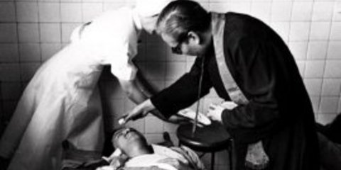 Ο απίστευτος Ενρίκε Μετινίδης-Τσιρονίδης και η τέχνη της φωτογραφικής ωμότητας [εικόνες]