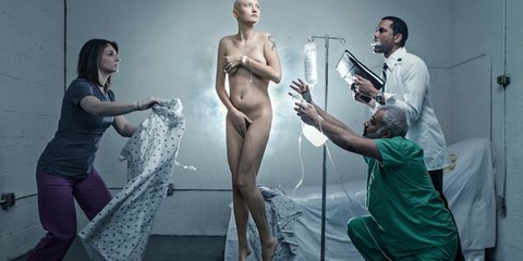 Η ομορφιά είναι πρόσκαιρη και αυτό θέλησε να αποτυπώσει ο Jonathan Thorpe που απαθανάτισε τη φίλη του που πάσχει από καρκίνο, σαν την Αφροδίτη  του Μποτιτσέλι