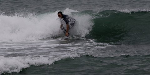 Παλεύοντας με τα κύματα, στον Φλοίσβο