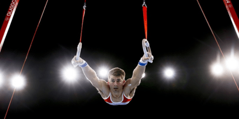 Ο ιπτάμενος Βρετανός: Εντυπωσιακή επίδειξη κρίκων στους αγώνες Κοινοπολιτείας 2014 στη Σκωτία