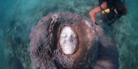 Γλυπτό σε ύφαλο! Ολα αυτά στην Ταϊλάνδη...