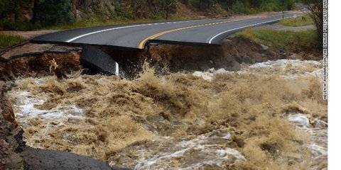 Ο αριθμός των θυμάτων από τις φονικές πλημμύρες στην πολιτεία του Κολοράντο, στα δυτικά των Ηνωμένων Πολιτειών, αυξήθηκε σε τέσσερις, ανακοίνωσαν οι αρχές. Οι έντονες βροχοπτώσεις αναμένεται να συνεχιστούν «για αρκετές ακόμα ημέρες», σύμφωνα με τους μετεω