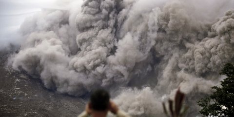 Το ηφαίστειο Σίναμπουνγκ ετοιμάζεται να εκραγεί ξανά