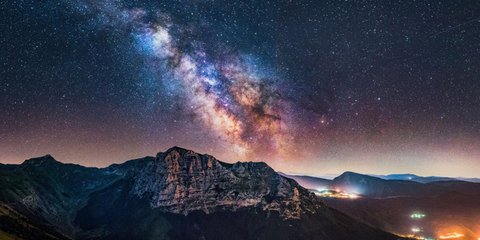 Ο Γαλαξίας μας λάμπει πάνω από τα βουνά της Ιταλίας