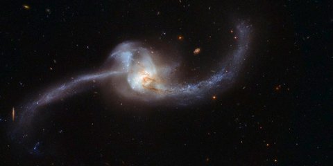 Η ένωση δύο γαλαξιών 250.000 έτη φωτός μακριά, στον αστερισμό του Καρκίνου- Φωτογραφία: EPA/ESA/Hubble & NASA 