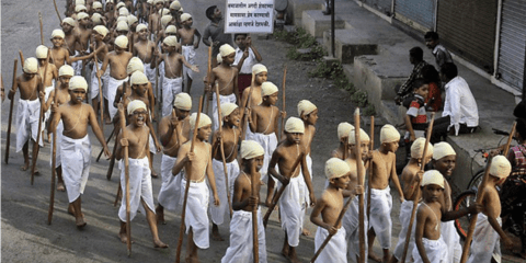 Παρέλαση στην Ινδία για την επέτειο γέννησης του Μαχάτμα Γκάντι