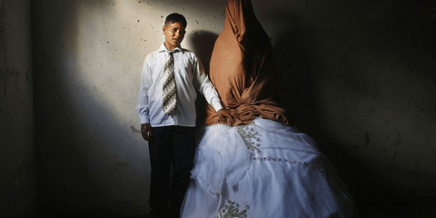 Ζωντας στα συντρίμμια της Παλαιστίνης: Οι κάτοικοι ανάβουν φωτιές στα χαλάσματα