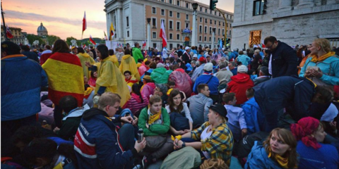 Κοσμοσυρροή στο Βατικανό για την τελετή αγιοποίησης