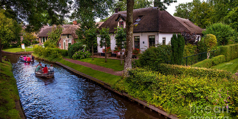 Ναι, ο Παράδεισος υπάρχει επί της γης, είναι η πόλη Giethoorn της Ολλανδίας.