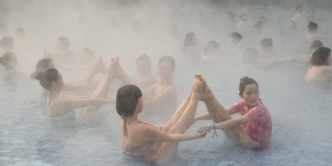 Γιόγκα σε ιαματικές πηγές -Το νερό ζεστό, ο αέρας κρύος...