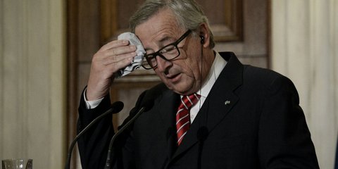 Ο καύσωνας έλιωσε τον Γιούνκερ: «Εχει πολύ ζέστη, δεν είμαι φτιαγμένος για αυτό το κλίμα...»