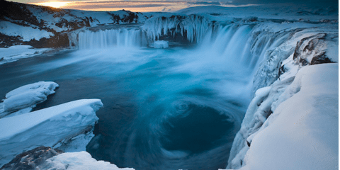 Ο παγωμένος «καταρράχτης των Θεών» στην Ισλανδία