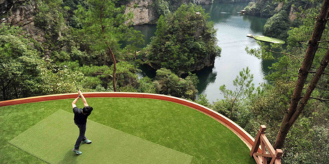 Γκολφ εντυπωσιακών διαστάσεων: Σημαδεύοντας το γήπεδο της λίμνης