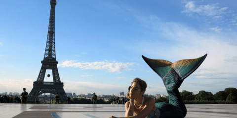 Η εικόνα της ημέρας: Μια γοργόνα στο  Παρίσι