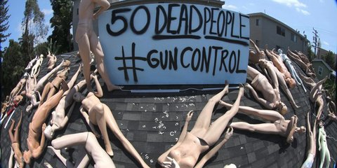 Ιnstallation με μήνυμα για τον περιορισμό της οπλοκατοχής στις ΗΠΑ -Με αφορμή τους 50 νεκρούς στο Ορλάντο