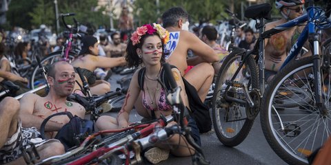 Η 11η διεθνής γυμνή ποδηλατοδρομία έγινε στη Θεσσαλονίκη -Φωτογραφία: ΜΟΤΙΟΝΤΕΑΜ/ΒΕΡΒΕΡΙΔΗΣ ΒΑΣΙΛΗΣ