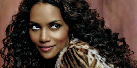 H ηθοποιός Halle Berry που στα 46 της είναι έγγυος στο δεύτερο παιδί της, θα παντρευτεί τον αγαπημένο της Olivier Martinez το Σαββατοκύριακο, σύμφωνα με δημοσίευμα του διαδικτυακού E! 