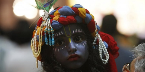 Ινδουιστές από όλο τον κόσμο γιορτάζουν την γέννηση του θεού Κρίσνα 