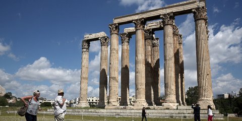 Παγκόσμια Ημέρα Μνημείων και τοποθεσιών, στύλοι Ολυμπίου Διός – Φωτογραφία: Intimenews/ΜΠΑΛΤΑΣ ΚΩΣΤΑΣ