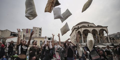 Μαξιλαροπόλεμος στο Μοναστηράκι