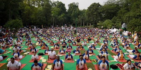 Διεθνής Ημέρα Γιόγκα: Ολη η Ινδία την τιμά δεόντως - Φωτογραφία: AP Photo/Altaf Qadri