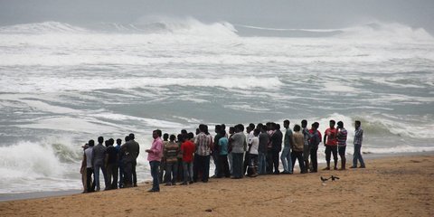 Σε κατάσταση συναγερμού βρίσκεται η Ινδία λόγω του κυκλώνα Φαϊλίν