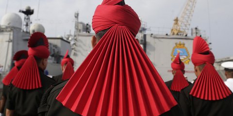  Κι όμως, είναι η εμφάνιση των ανδρών του πολεμικού Ναυτικού της Ινδίας -Φωτογραφία: AP Photo/Rafiq Maqbool