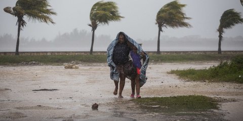 Ψάχνοντας προστασία από τον τυφώνα Ιρμα