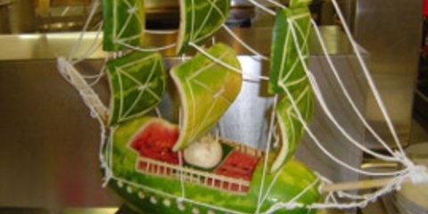 Απίθανα γλυπτά... καρπούζια! [εικόνες]