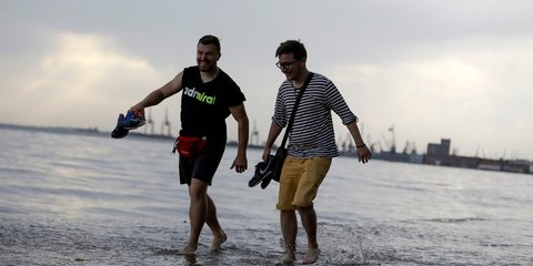 Χαλαρά, παρά την καταιγίδα και τις πλημμύρες στη Θεσσαλονίκη -Φωτογραφία: Intimenews/ΤΟΣΙΔΗΣ ΔΗΜΗΤΡΗΣ