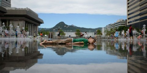 Αγκαλιάζοντας τον ουρανό: Η Σεούλ στο έλεος του καύσωνα