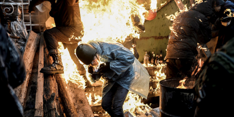 Φλέγεται η Ουκρανία: Συνεχίζονται οι πολύνεκρες αιματηρές συγκρούσεις στο κέντρο του Κιέβου