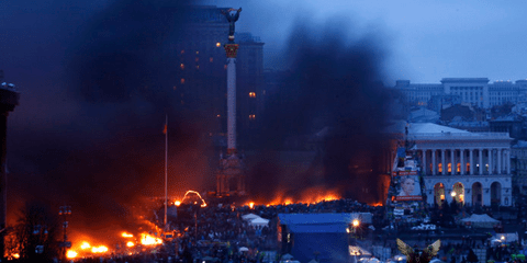 Φλέγεται η Ουκρανία, φλέγεται η κεντρική πλατεία του Κιέβου. Σκηνές εμφυλίου πολέμου μεταδίδουν τα ξένα πρακτορεία ειδήσεων από την Ουκρανία, όπου αναζωπυρώθηκαν οι συγκρούσεις. Πληροφορίες κάνουν λόγο για 10 νεκρούς σήμερα