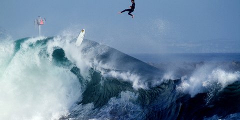 Koυνγκ φου πάνω από τα κύματα.