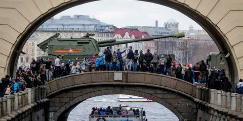 Victory Day: Βγήκαν τα... άρματα στην Αγία Πετρούπολη