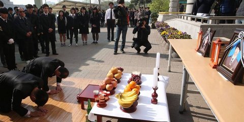 Μία τραγωδία δίχως τέλος -Η Νότια Κορέα μετράει θύματα από το ναυάγιο του πλοίου με τους μαθητές