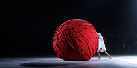 Εβδομάδα μόδας στο Παρίσι -Εντυπωσιακά σόου