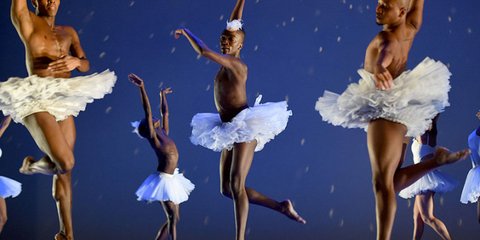 Η λίμνη των κύκνων του Dada Masilo...