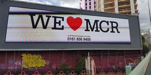 Τεράστια μηνύματα στήριξης στο Μάντσεστερ, μετά το μακελειό