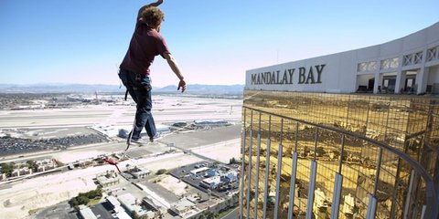 Ακροβατώντας στο Λας Βέγκας: Ο Αντι Λιούις θέτει νέο ρεκόρ