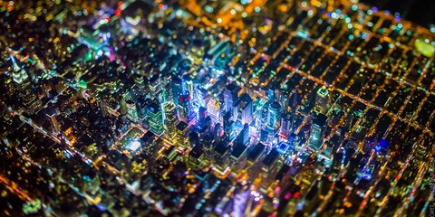 Είναι το Μανχάταν. Από ψηλά, νύχτα...