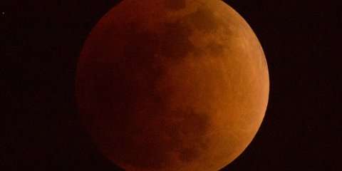 Ματωμένο φεγγάρι -Η έκλειψη σελήνης στην Κίνα... 