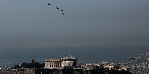 Δύο F-16 ελληνικά και δύο F-15 αμερικανικά σε υπερπτήση πάνω από την Ακρόπολη