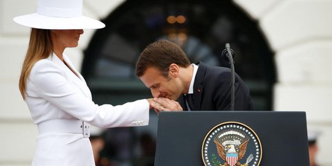 Γαλλικό χειροφίλημα στον Λευκό Οίκο...