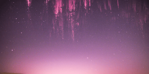 Κόκκινες αστραπές στον ουρανό της Ιταλίας