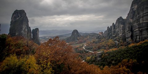 Οι επιβλητικοί βράχοι των Μετεώρων