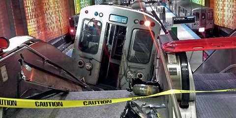 «Η εικόνα της ημέρας»: Τρένο κατέληξε σε κυλιόμενες σκάλες σταθμού