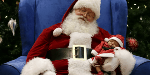 Τα Χριστούγεννα έφτασαν συνεπώς ήρθε ο καιρός για μια σωστή... σιέστα και ο μόλις τεσσάρων εβδομάδων Λεϊλάνι Μεχίκο βρήκε την πιο ζεστή αγκαλιά του κόσμου. Μοιραία ο Μαρκ Τέητ που βγάζει μεροκάματο ως Αγιος Βασίλης σε πολυκατάστημα έκλεισε κι εκείνος τα μ